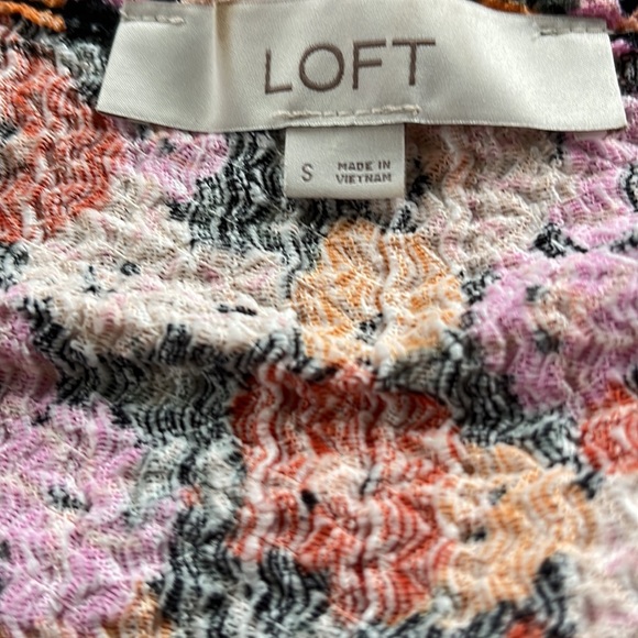 Loft V-Neck Floral Blouse, Button Front with Bottom Tie, Size S - Picture 3 of 6